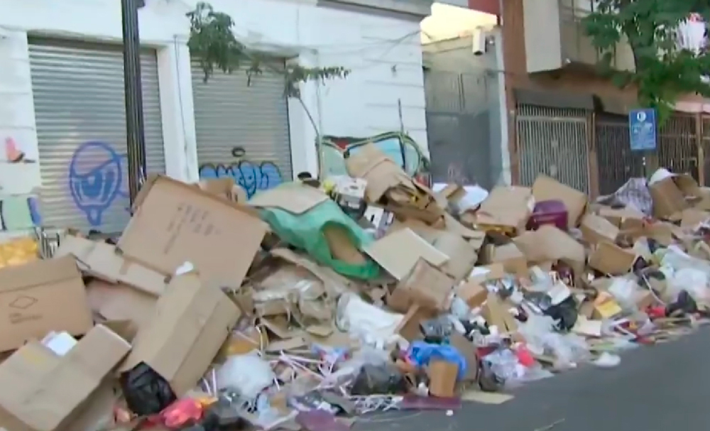 VIDEO| Cerros de basura en Meiggs: Recolectores se sumaron al paro nacional de la ANEF