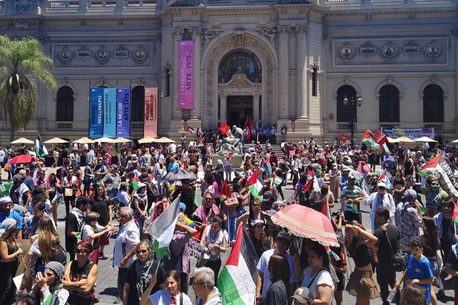 Cinco mil personas marcharon en Santiago en solidaridad con Palestina y llamado a romper relaciones con Israel