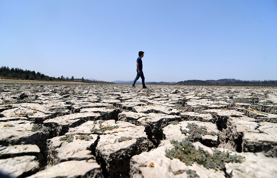 Usar agua subterránea: La peligrosa práctica de Chile ante la sequía que nos acerca al “día cero”