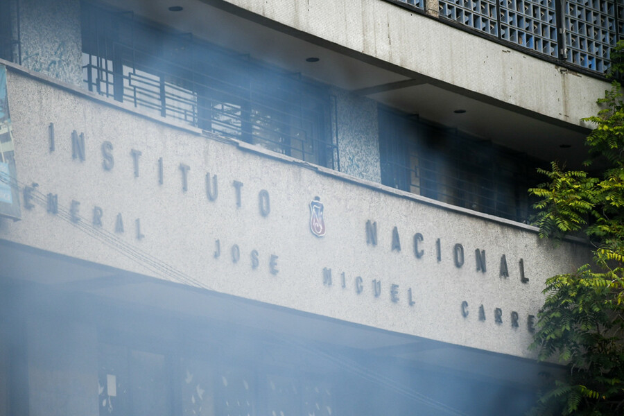 Docentes del Instituto Nacional denuncian persecución y amedrentamiento del municipio de Santiago