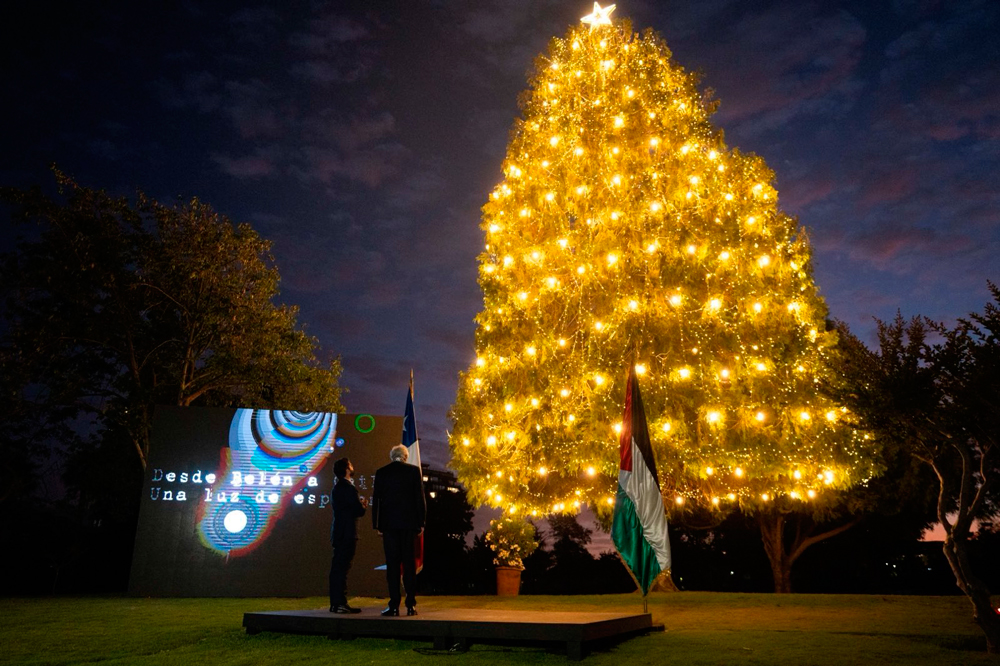 Boric comienza la Navidad junto a comunidad de Palestina: “No vamos a ser espectadores pasivos”