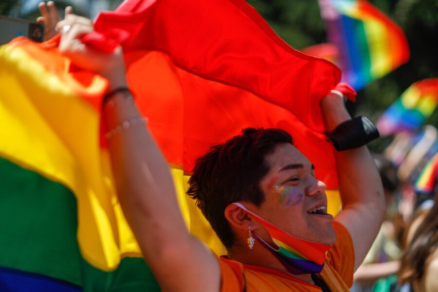 8 de 10 personas LGBTIQ+ ha vivido discriminación en Chile y 67% la recibe antes de los 18 años