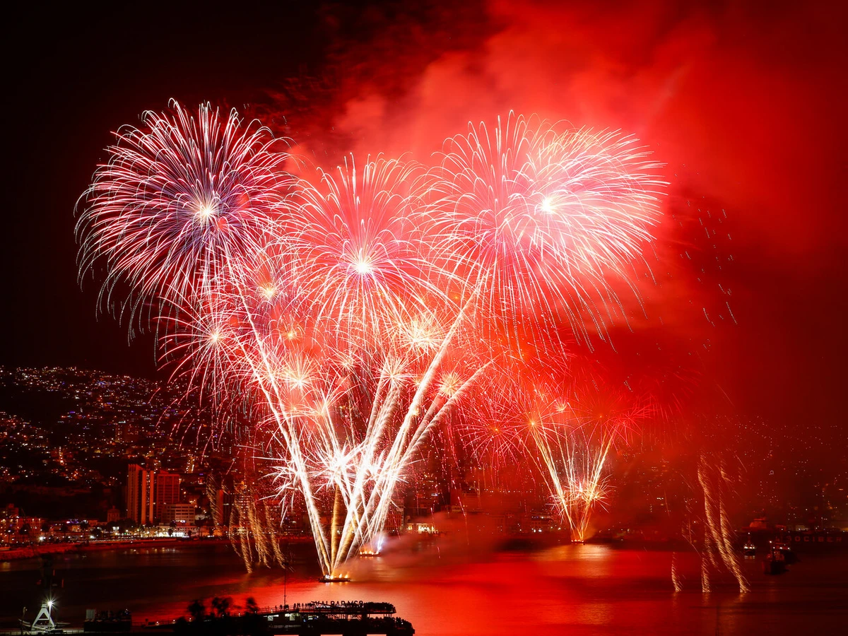 Año Nuevo en el Mar corre peligro: Ejército rechaza espectáculo de fuegos artificiales