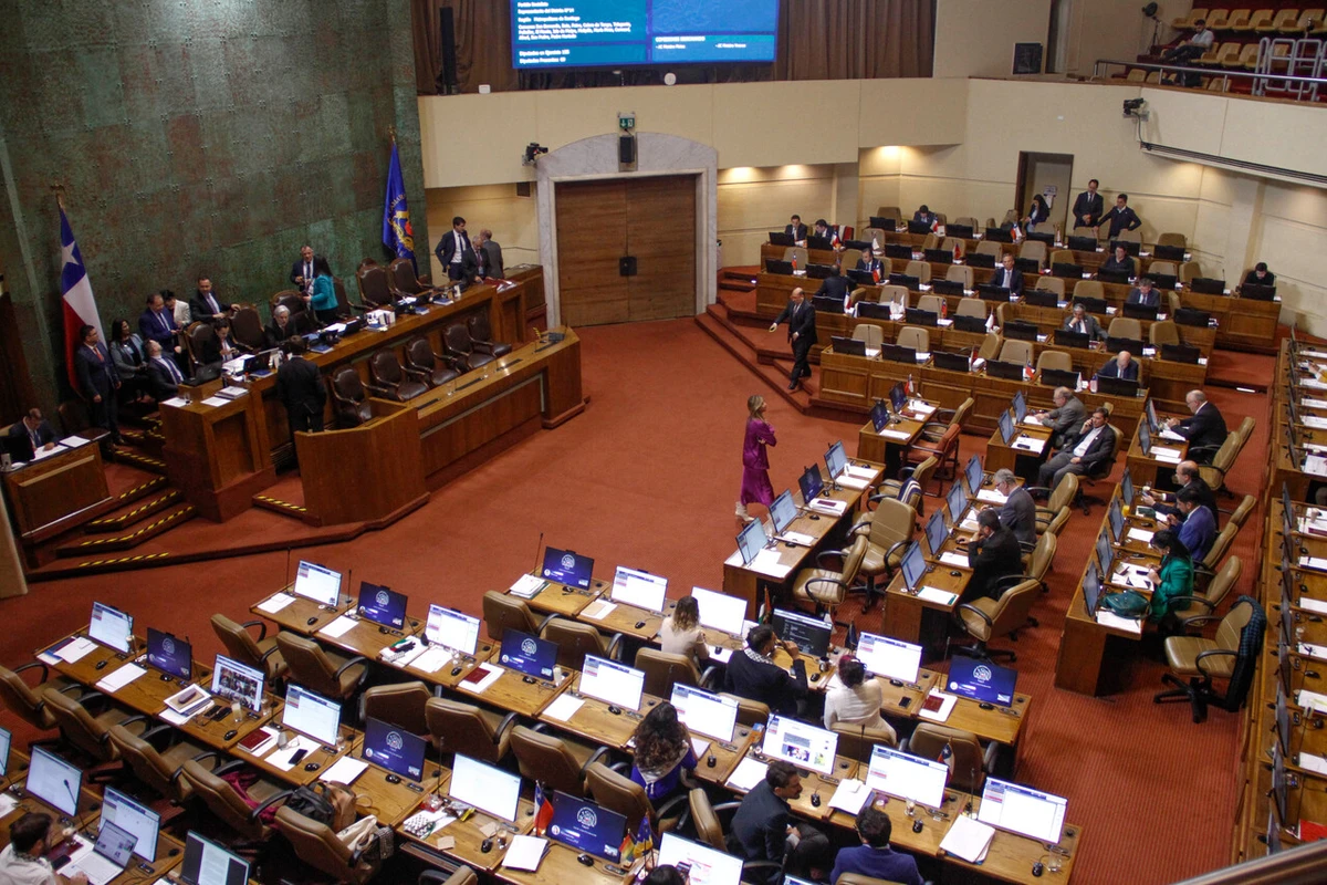 Funcionarios de la Cámara se niegan a suspender receso para tramitar reforma de pensiones