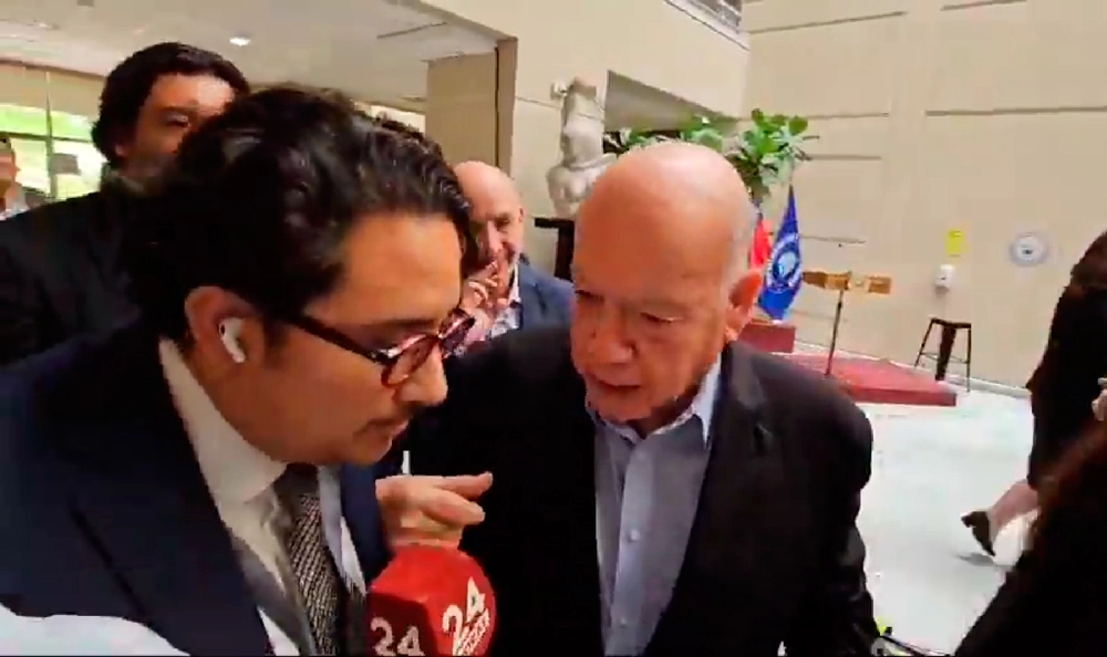 VIDEO| Senador Insulza otra vez discute con periodistas: Así fue el encontrón con equipo de TVN