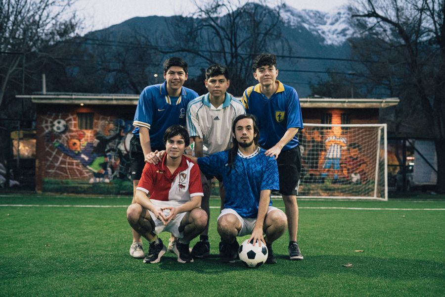 Claudio Palma entra a la música indie en el último tema futbolero de la banda chilena Abelocaín