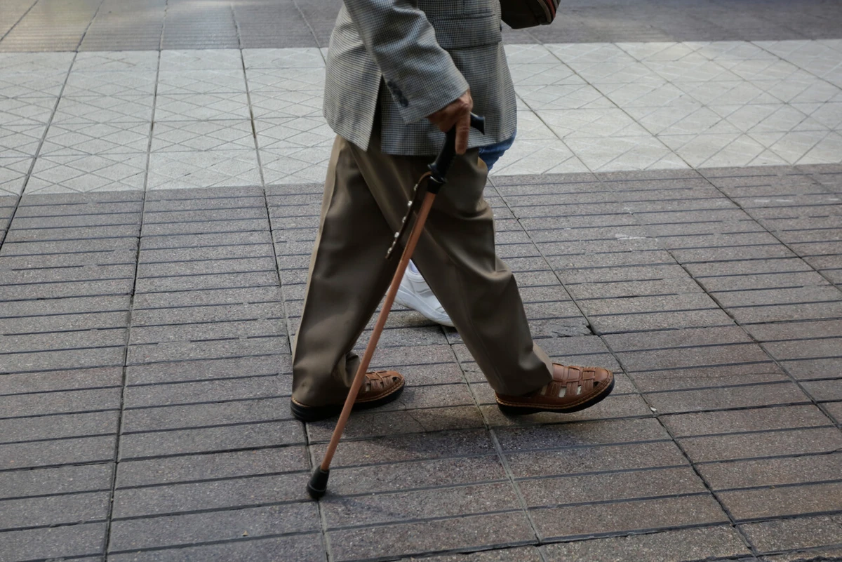 Abuelos pagaban pensión de su nieto desde 2010 y vivían con menos de $250 mil: Juzgado ordena cese por vulnerabilidad