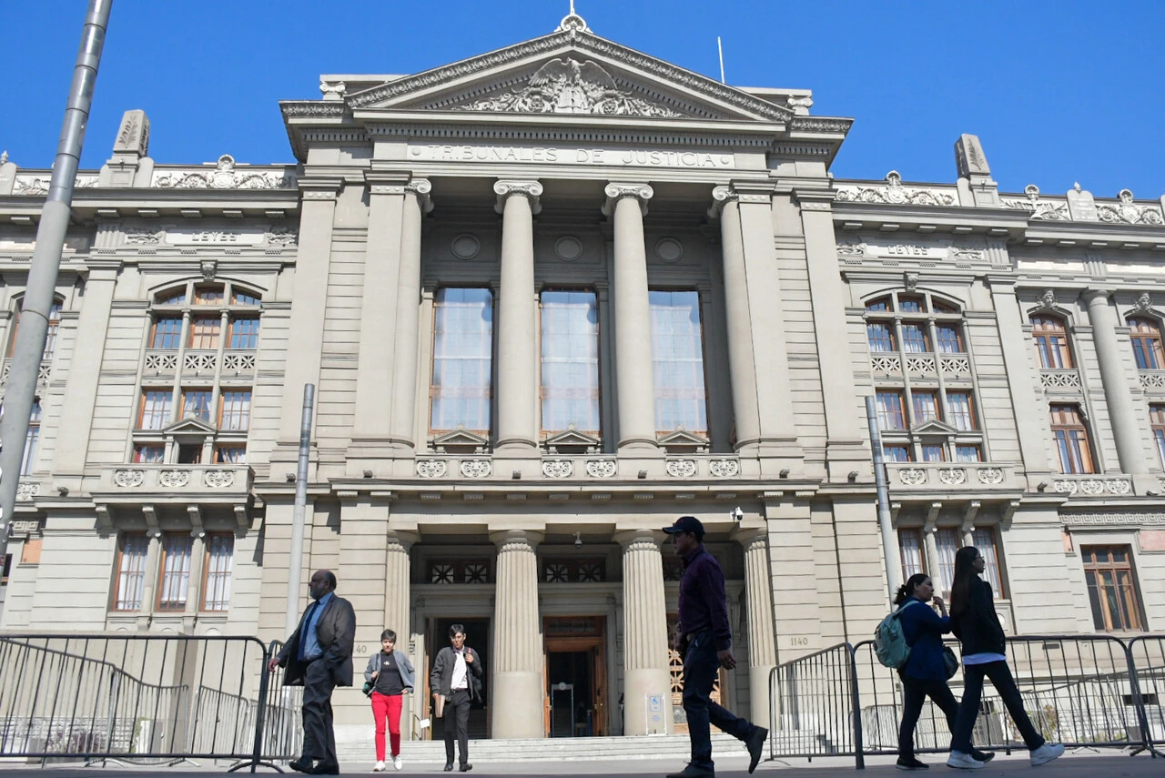 Acusaron a trabajadora de golpear a compañeras y la echaron: Juzgado declaró injustificado el despido y ordenó pagarle $9,7 millones