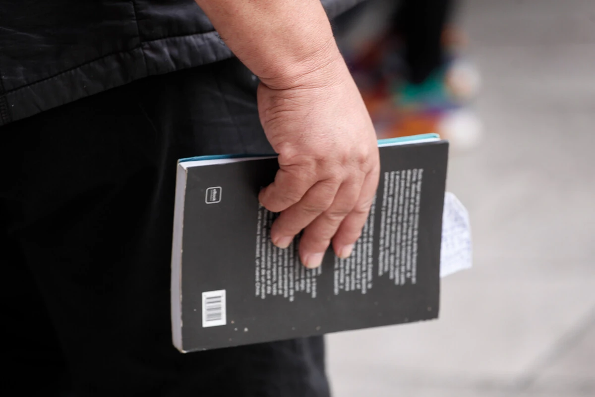 Adulto mayor ganó concurso literario y le retuvieron $230 mil por deuda no acreditada: Corte ordena devolución