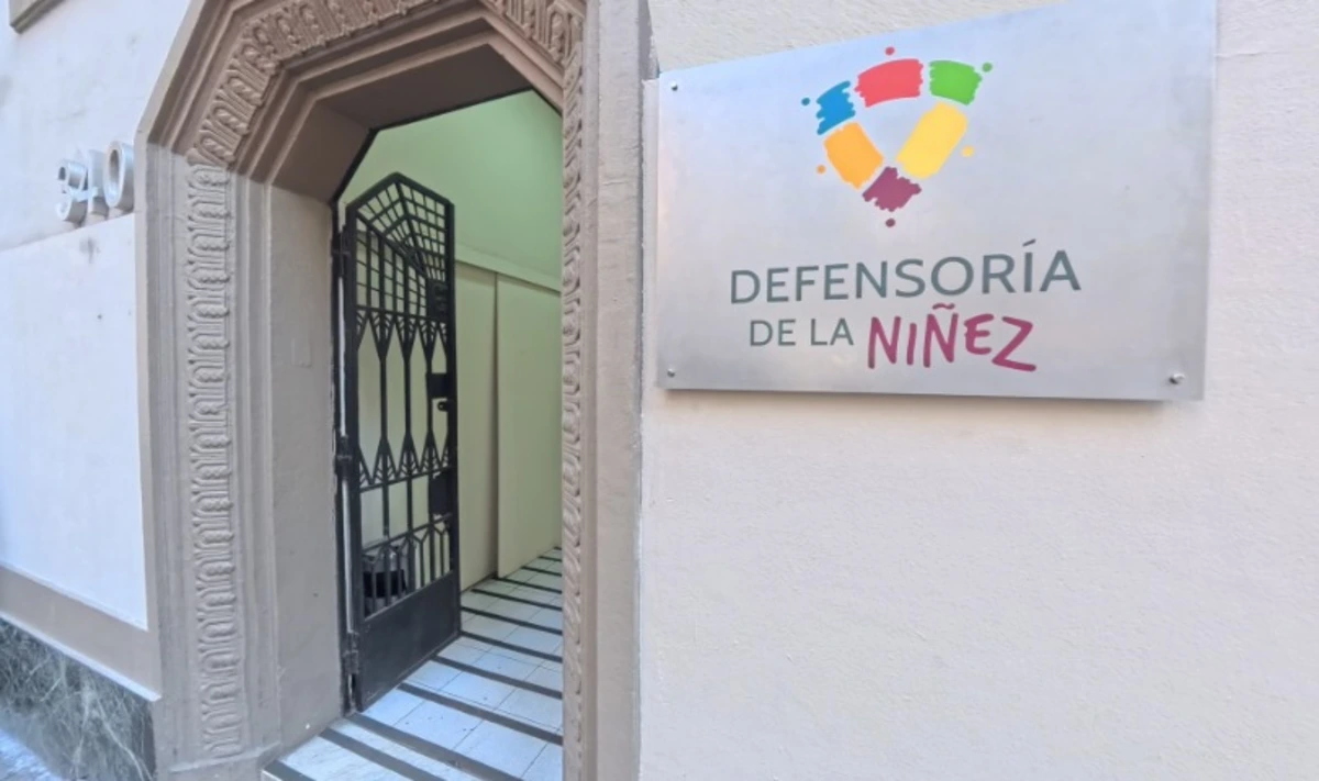 Apuñalan a joven de 15 años en residencia ya seguida por violencia y malos tratos: Defensoría se querella