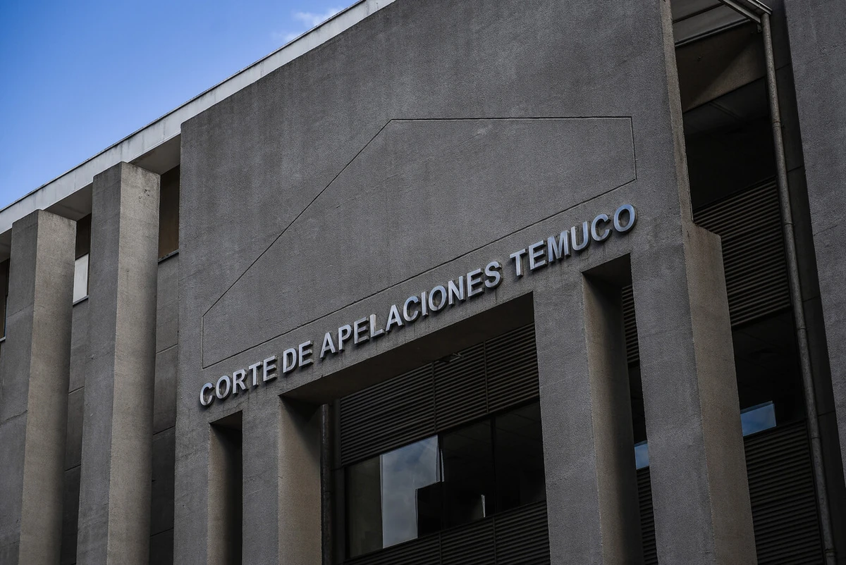 Artesano de 74 años vio rechazado su permiso municipal para trabajar en el cementerio de Pucón: Corte ordena restituirlo