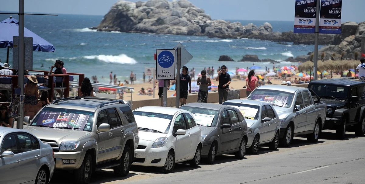 Aseguradora rechazó pagar por robo de camioneta porque dueño dejó las llaves en la playa: Deberán pagar $13 millones a cliente