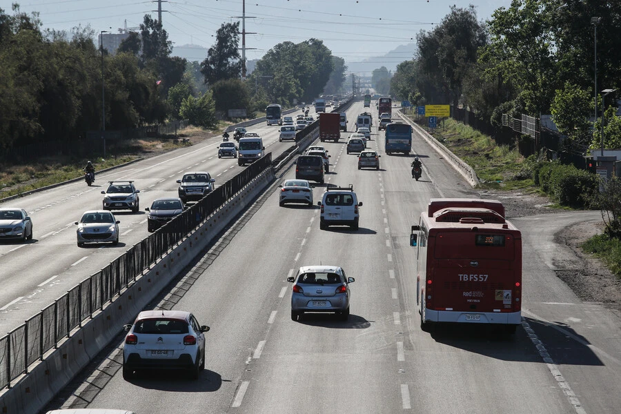 Autopistas en jaque por accidentes: Troncos y animales en la vía desencadenan millonarias indemnizaciones para conductores