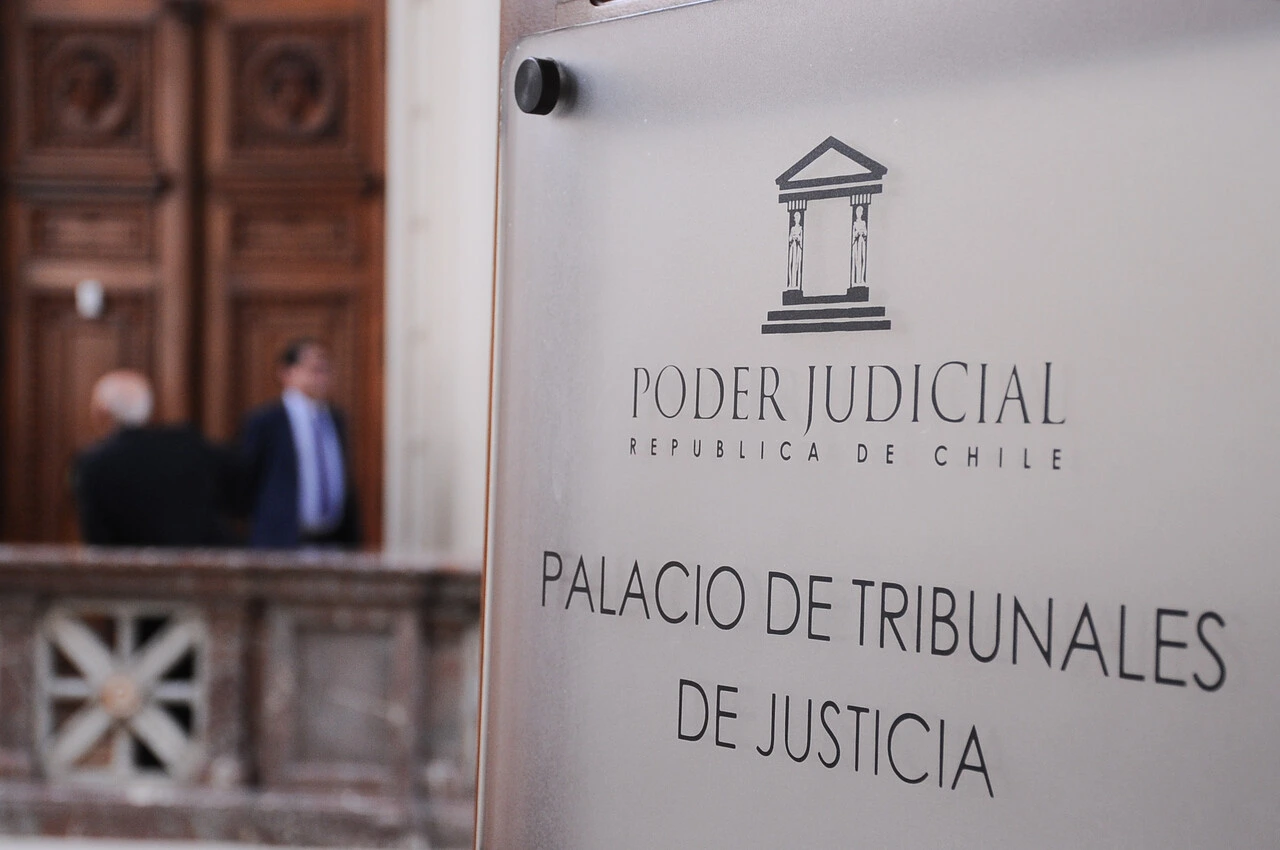Autotutela: El argumento jurídico con que vecinos ganan juicios por bloqueos perimetrales a casas y cortes de agua y caminos