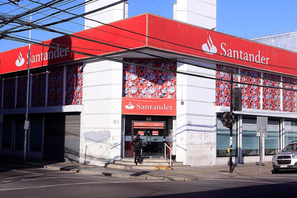 Banco demuestra que clienta hizo pasar por fraude una compra de $1,3 millones que hizo su hija: Deberá devolverlos