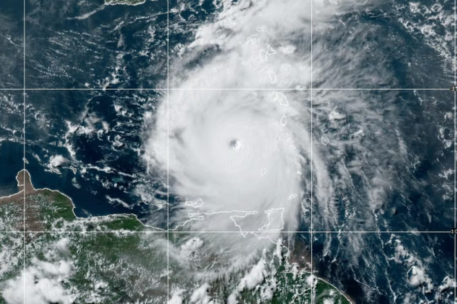 Beryl: Huracán categoría 5 avanza con vientos sostenidos de 250 kilómetros por el Caribe