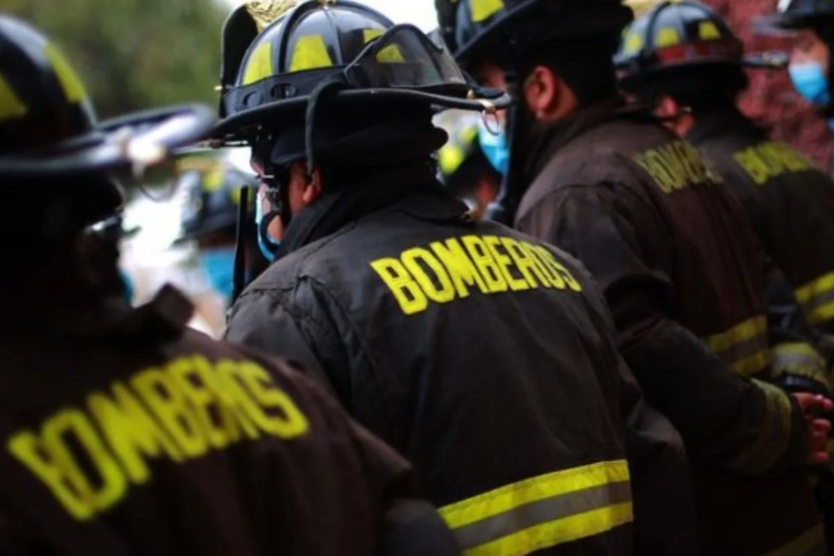 Bombero expulsado acusó de “corruptos” a sus superiores en RRSS: Institución pidió borrar publicaciones y Suprema rechazó