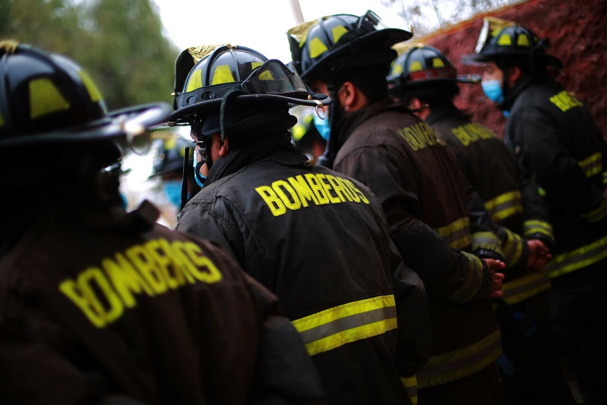 Bombero expulsado acusó de “corruptos” a sus superiores en Tomé en redes sociales: Corte ordena borrar publicaciones