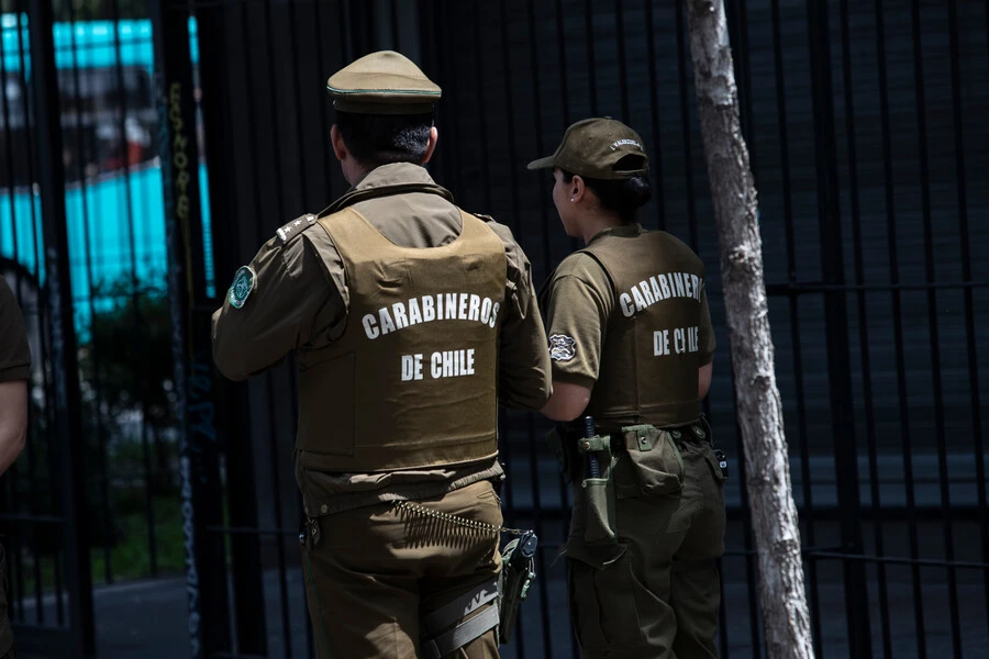 Carabinero dado de baja tras dejar ir a sujeto con 18 causas y orden vigente intentó revertir sanción pero Corte rechazó