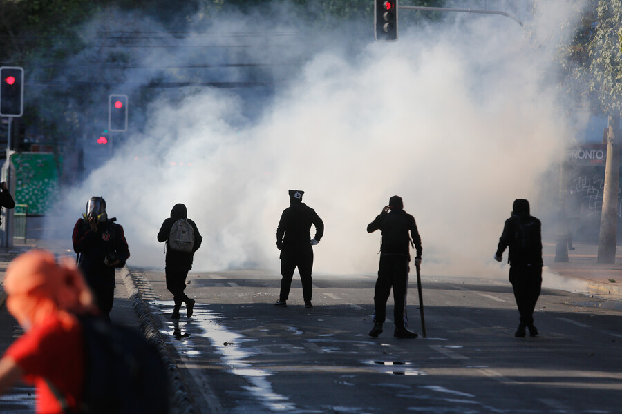 Carabinero es condenado a 940 días de presidio por agresión a manifestante en Estallido Social