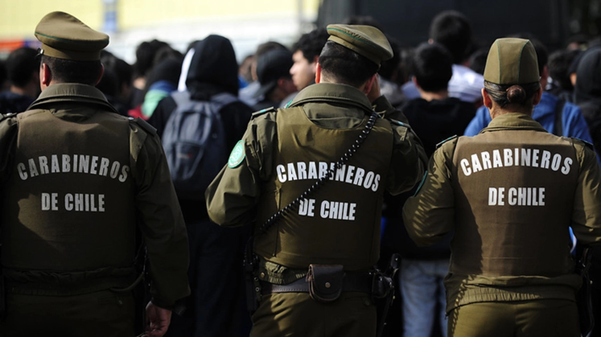 Carabineros pueden ser arrestados por mantener arma de servicio durante sus licencias médicas, según fallo de Suprema