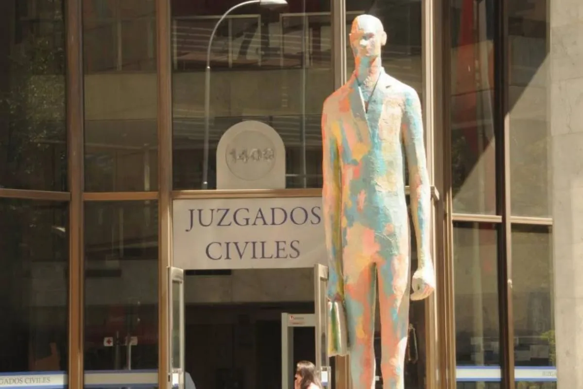 Cayó en un agujero sin señalización en paseo peatonal y sufrió fractura de tobillo: Municipio deberá pagarle $20 millones