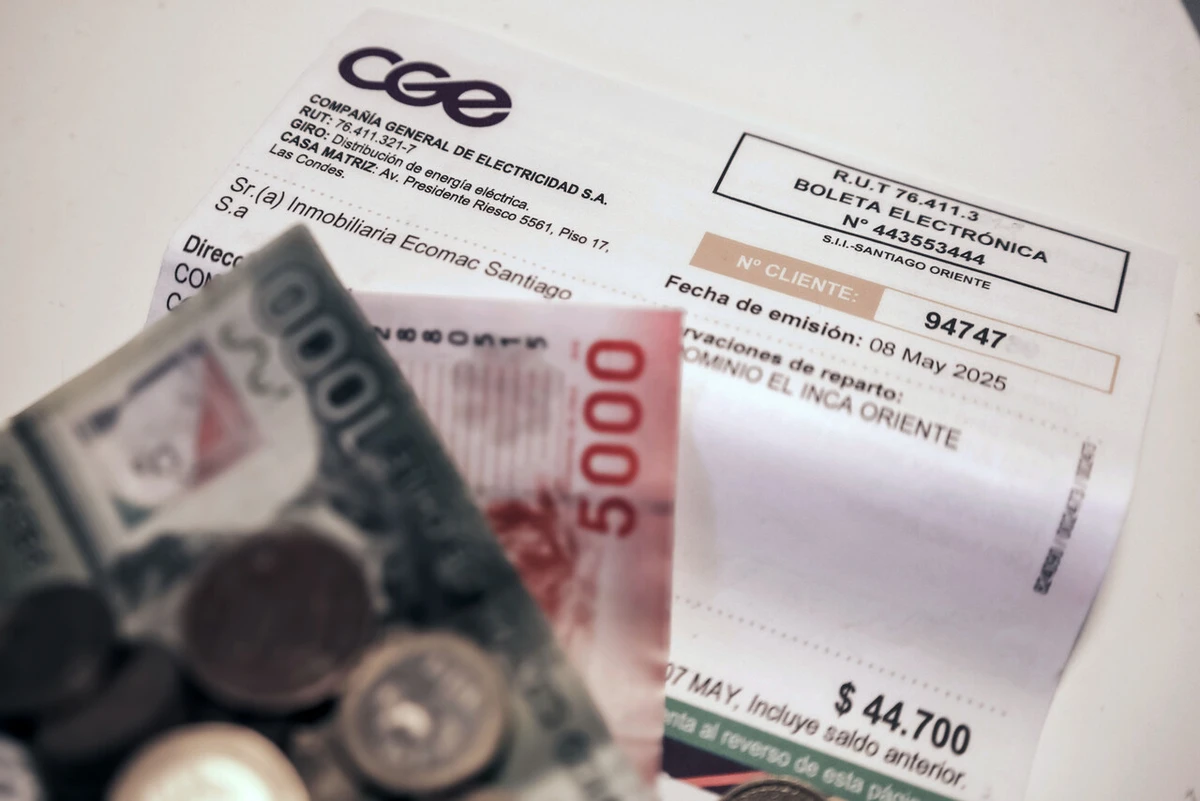 CGE cobró boleta con alza de 7.740% por $1,35 millones y cortó la luz pese a orden de la SEC: Corte ordena reponer suministro