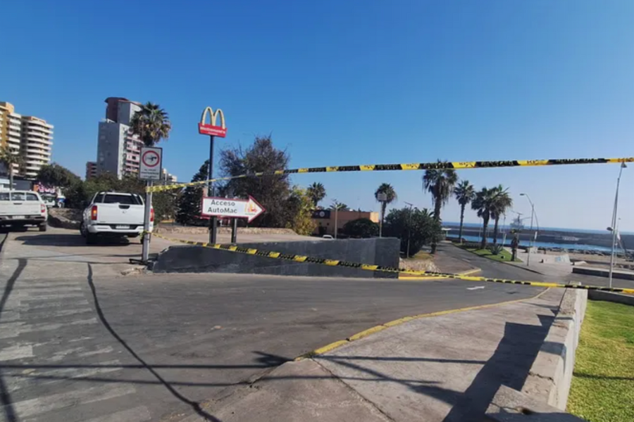 Cierran McDonald's de Antofagasta por emisión de residuos contaminantes en alcantarillas