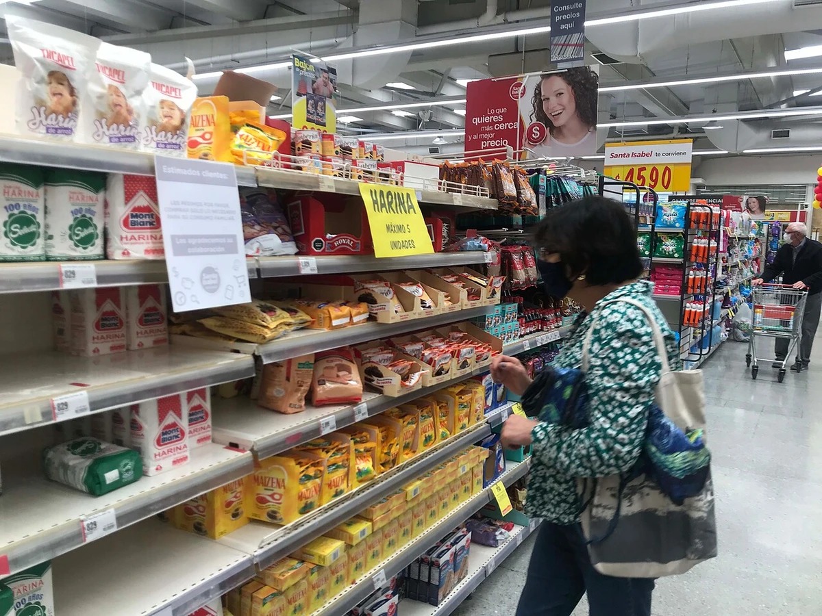 Clienta acusada injustamente de robo en supermercado será compensada con $10 millones: Quedó con secuelas psicológicas
