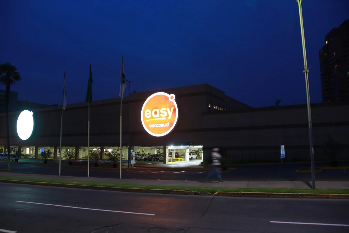 Cliente compró producto en Easy con precio erróneo, fue retenido por guardias y denunciado: Ahora deberán pagarle $3 millones