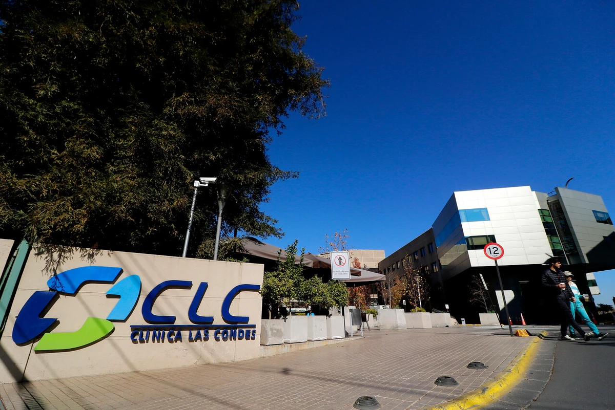 Clínica Las Condes operó caderas sin diagnóstico certero y paciente quedó inválida: Juzgado ordenó pagarle $52 millones