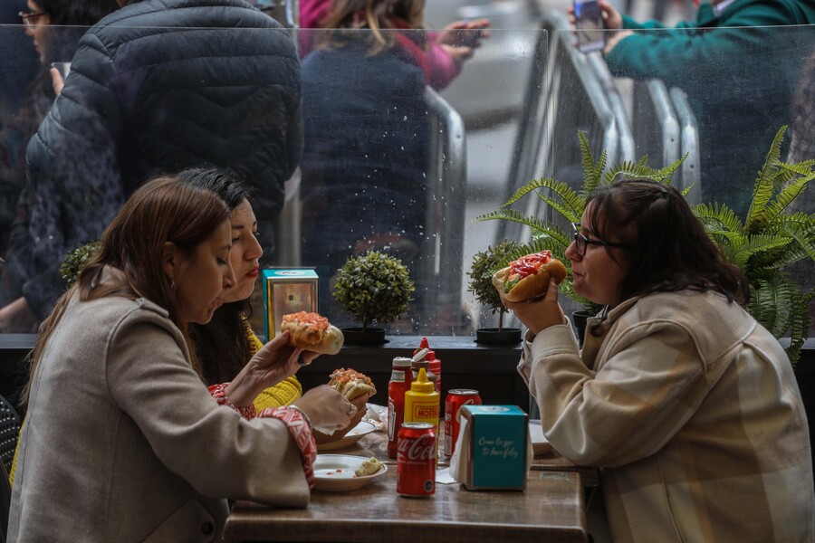 Comida rápida en Chile: 8 de 10 personas se alimenta con ella y gasta por transacción $7.843