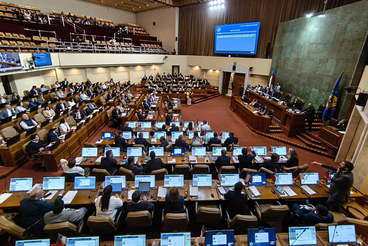 Comisión despacha a sala reforma al sistema político que permite fusión de partidos en causal de disolución