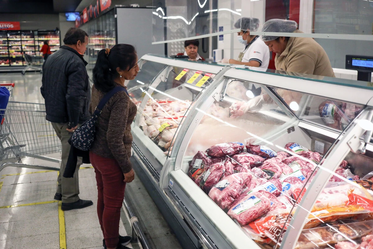 Compraron pollo y pan en supermercado y terminaron intoxicados: Corte confirmó multa de $6,9 millones
