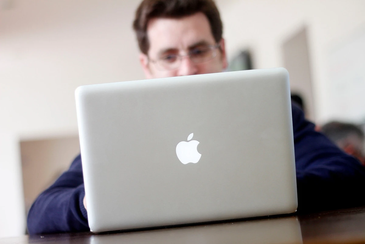 Compró un MacBook Pro en Linio, nunca lo recibió y 7 meses demoró el reembolso: Corte ordenó indemnizarlo con $3 millones