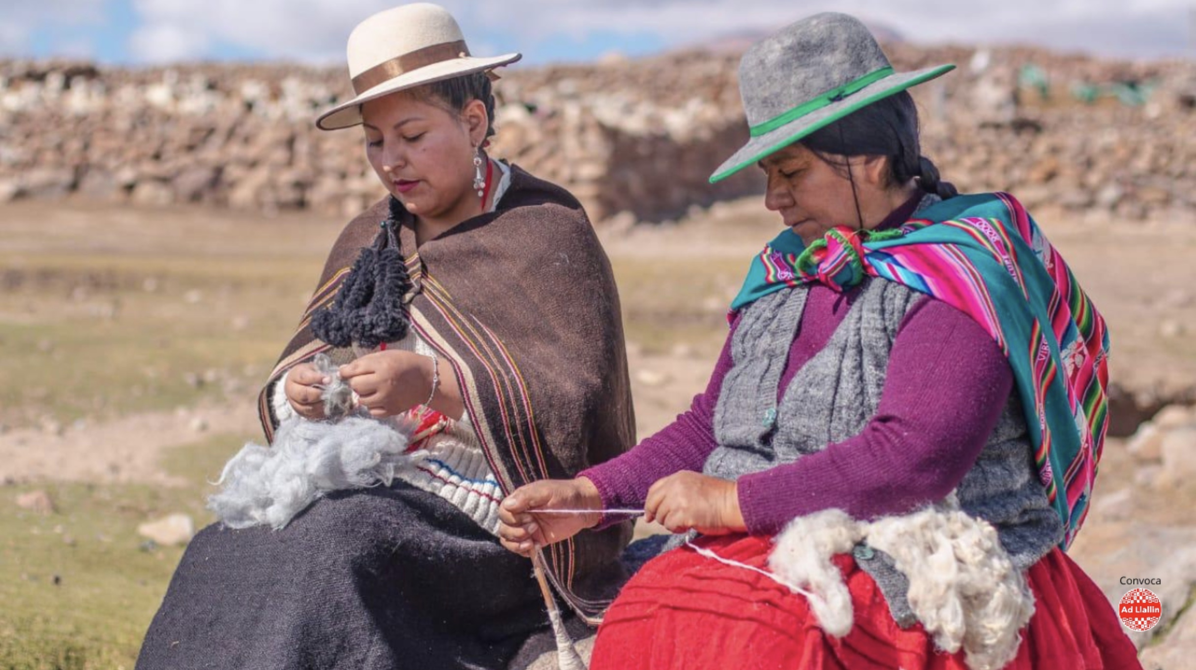 Artistas indígenas sanadores enseñarán gratis técnicas ancestrales de hilado, tintes y telar