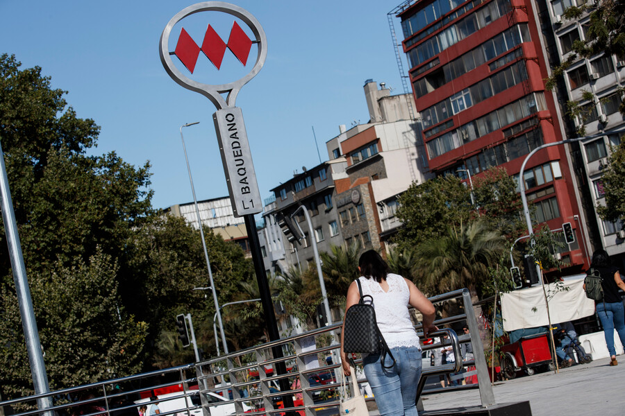 ¡Consigue la tuya!: Metro de Santiago celebra 50 años de vida con tarjeta bip! conmemorativa