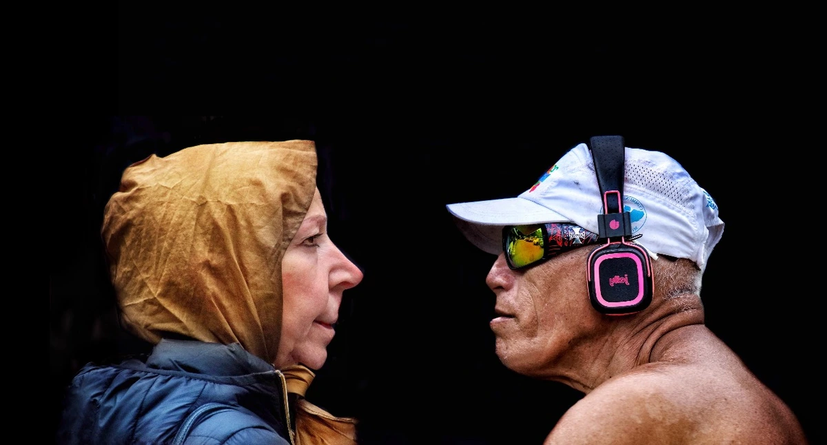 Fotolibro de Ximena Hinzpeter revela similitudes entre personas de Roma, Arica, Nueva York y Zapallar