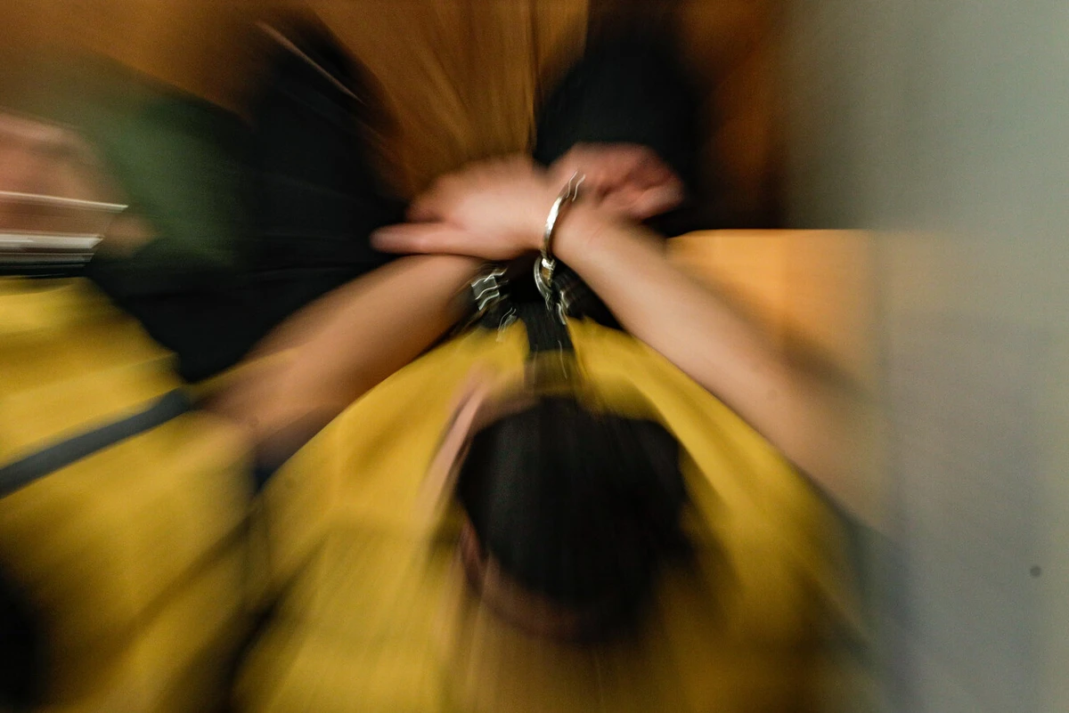 Deberán pagarle $35 millones tras ser inocente y pasar más de 1 año preso: Fiscalía lo acusó con foto de cuando tenía 16 años