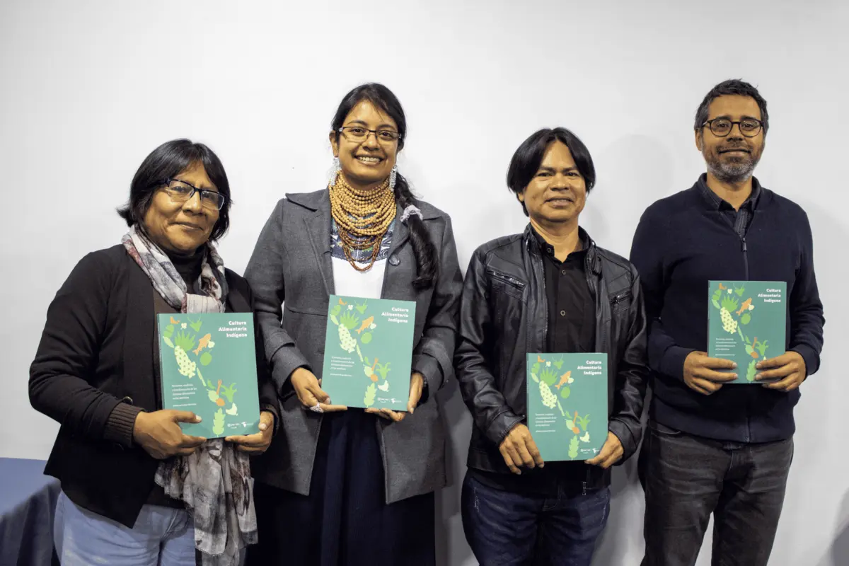 Desde el Ártico hasta la Amazonía: Lanzan libro gratuito que reúne saberes y recetas de diez pueblos indígenas de las Américas
