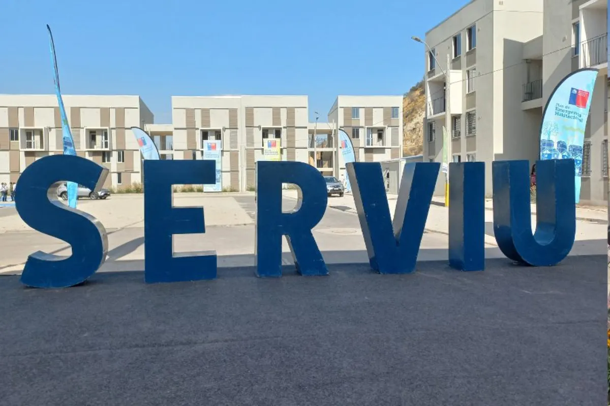 Desde filtraciones graves hasta escrituras pendientes: Los errores del Serviu que derivaron en juicios en los últimos meses