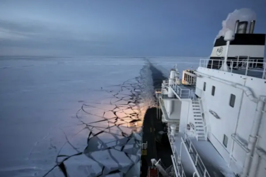 Deshielo del Ártico pone en peligro navegación marítima comercial: Bloques de hielo flotan