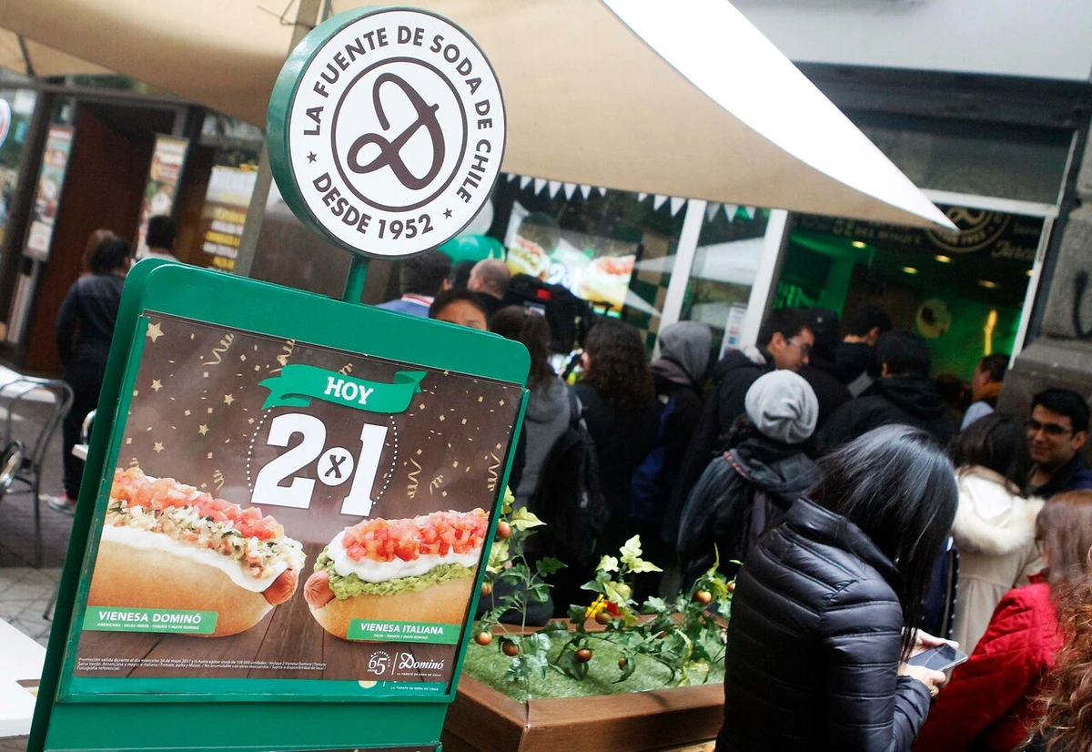 Dominó despidió a trabajador por negarse a cocinar en planchas que daban descargas eléctricas: Deberán pagarle casi $7 millones