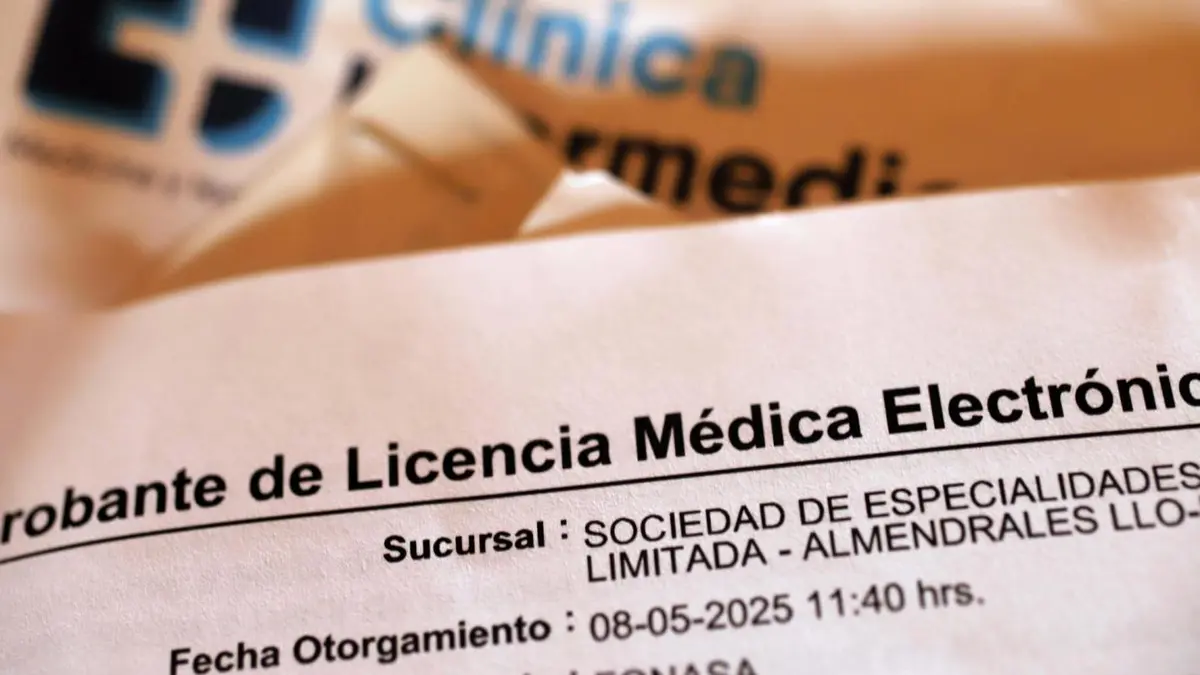 Echaron a nutricionista tras viajes reiterados a Argentina y uno a México con licencia médica: Intentó revertirlo pero perdió