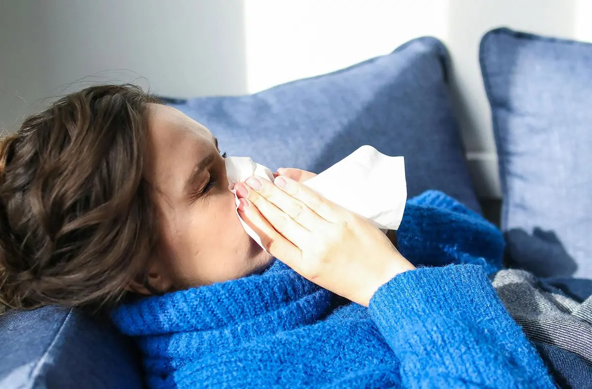 El frío no te enferma: Virólogos revelan qué ocurre con tu cuerpo durante el invierno y por qué aumentan los contagios