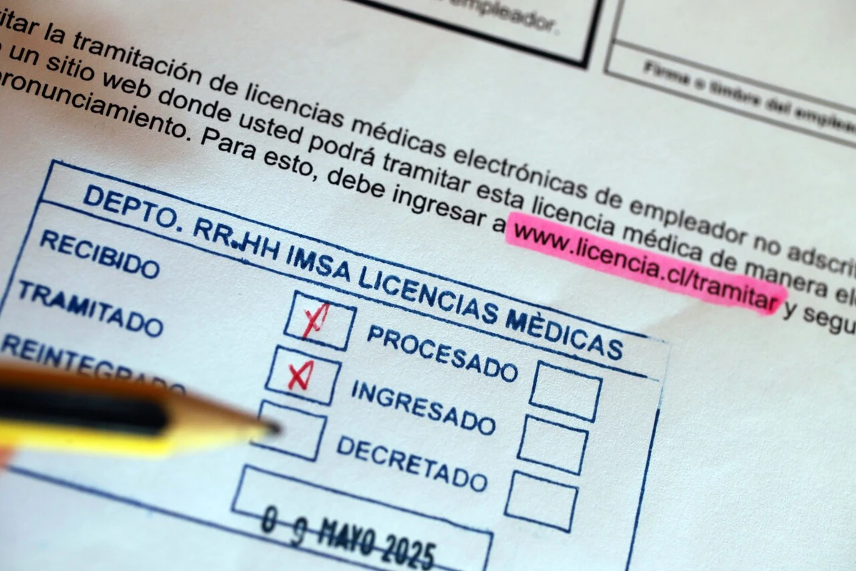 El médico que emitió 29 licencias diarias por 4 años y defraudó al estado por $13 mil millones: Quedó en prisión preventiva