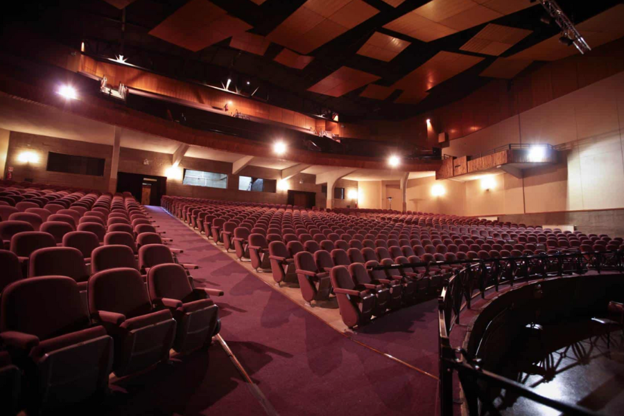 El primer teatro inclusivo de Chile está en Temuco: Incluye señalética Braille y gafas especiales