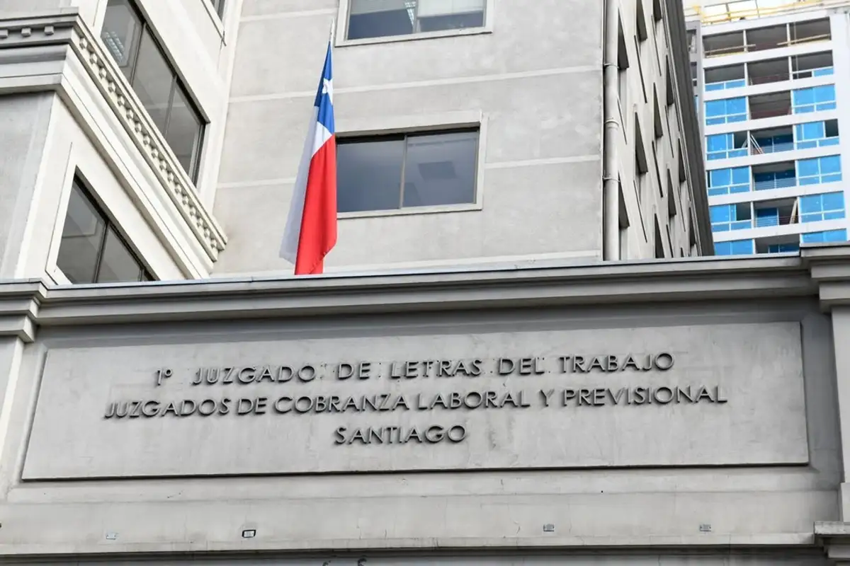 Empresa premió a trabajadores que no fueron a la huelga y excluyó al sindicato: Tribunal la sancionó con $9 millones