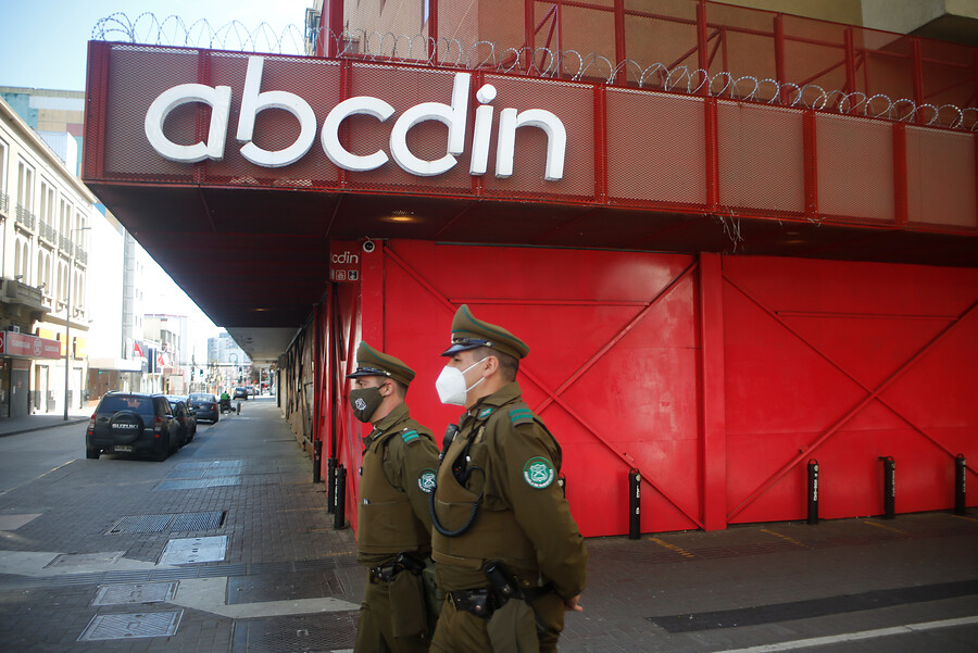 Estaba en tienda Abcdin mientras era saqueada y lo detuvieron por el hecho: Corte concluyó que era inocente