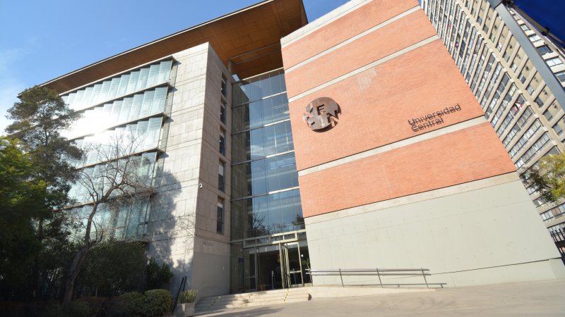 Estudiante acusó a universidad de cobrarle $8 millones más de arancel y justicia ordena devolverle $1.400.000